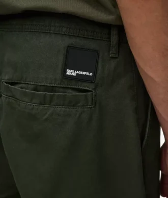 Pantaloni chino relaxați