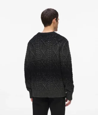 Pulover tricotat cu model în zig-zag